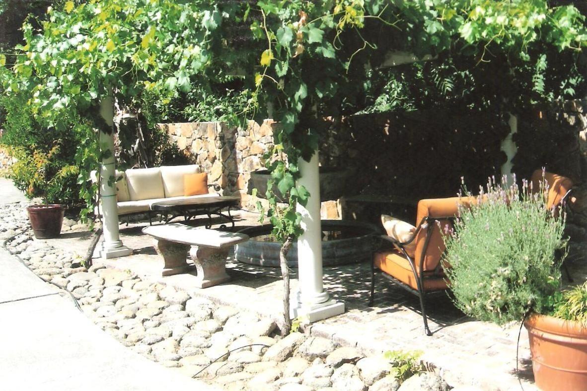Spanish Villa Inn St. Helena Exteriér fotografie