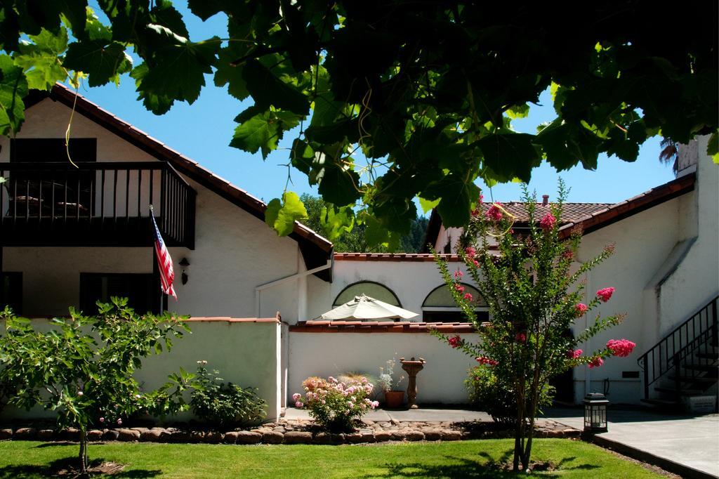 Spanish Villa Inn St. Helena Exteriér fotografie